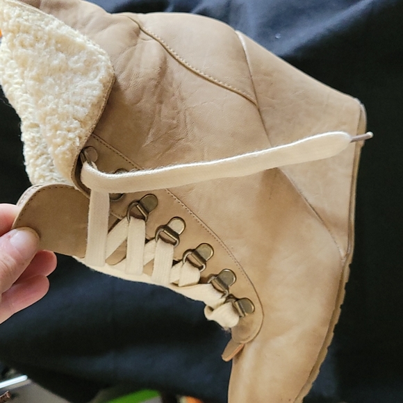 Sz. 8 Streetwear Wedge heel ankle boots, light tan color - Picture 4 of 7